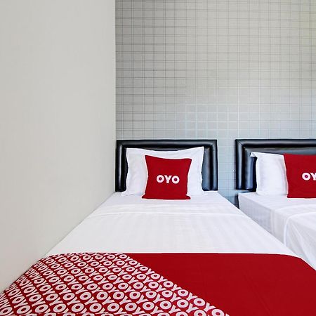 Super Oyo Collection O 92363 Kp Inn Temon Exterior foto