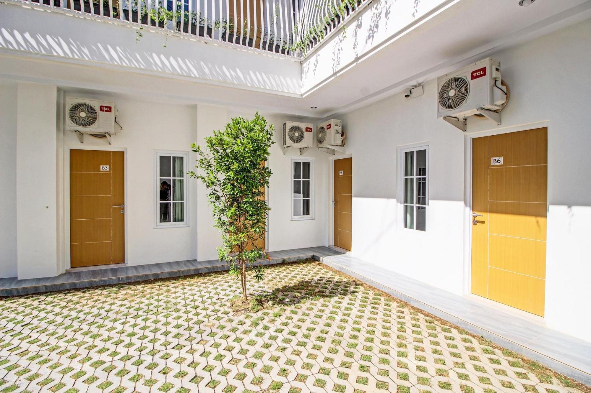 Super Oyo Collection O 92363 Kp Inn Temon Exterior foto